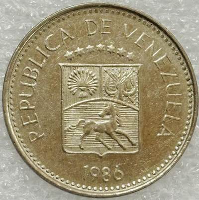 文馨钱币收藏第 302 场，国外回流老铜币，中东阿拉伯地区，拉美等国货币，30 号 1 号二连拍，长期接代拍业务，预计 4 月 4-5 号发货 1986 年委内瑞拉 5 分 七星盾徽