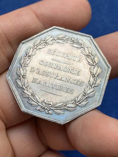《竞宝斋》第485场 周日，周一，周二 3场连拍 （全场包邮）20级店铺 欢迎送拍 法国海上保险公司八角银质jeton，18.98g，36.1mm，蜜蜂边铭
