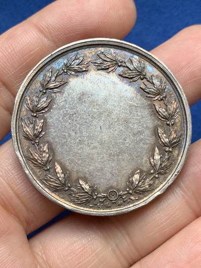 《竞宝斋》第485场 周日，周一，周二 3场连拍 （全场包邮）20级店铺 欢迎送拍 法国结婚纪念银章，38.25g，40.7mm，手指边铭，边有轻磕