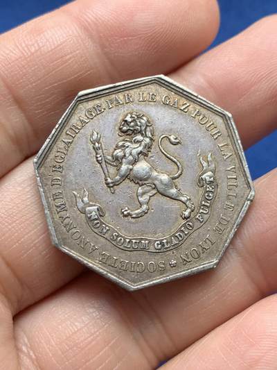 《竞宝斋》第485场 周日，周一，周二 3场连拍 （全场包邮）20级店铺 欢迎送拍 法国八角银质代币，里昂燃气公司，15.40g，31.2mm，油灯边铭