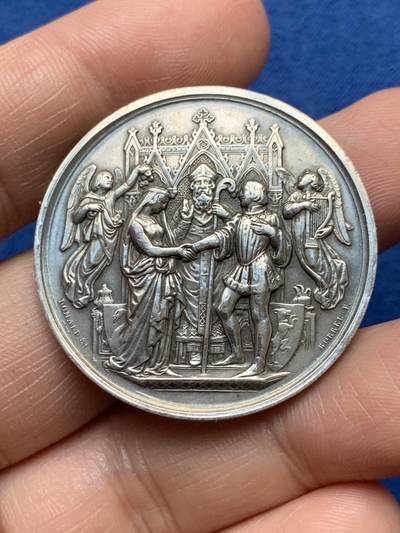 《竞宝斋》第485场 周日，周一，周二 3场连拍 （全场包邮）20级店铺 欢迎送拍 法国婚姻与爱情纪念银章，22g，36.8mm，蜜蜂边铭