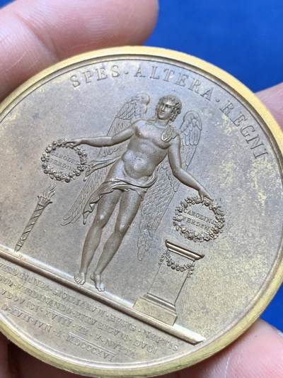 《竞宝斋》第485场 周日，周一，周二 3场连拍 （全场包邮）20级店铺 欢迎送拍 法国纪念贝里公爵（查理十世之子）与那不勒斯的玛丽-卡罗琳的婚礼镀金铜章，52.3g，50mm，1841年以前铜质无边铭