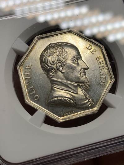 《竞宝斋》第485场 周日，周一，周二 3场连拍 （全场包邮）20级店铺 欢迎送拍 NGC MS64 法国Dubois 图卢兹农业协会八角银质代币，农业科学家奥利维·塞雷斯头像