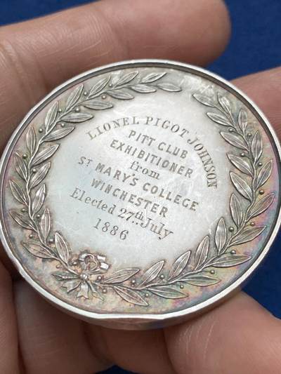 《竞宝斋》第485场 周日，周一，周二 3场连拍 （全场包邮）20级店铺 欢迎送拍 英国B.Wyon 小威廉·皮特纪念银章，超高浮雕，46.1g，44mm，边有磕