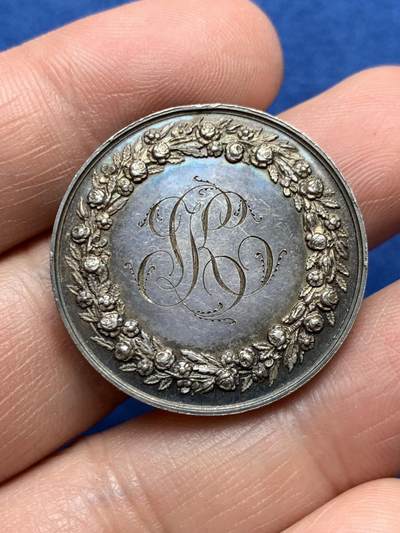 《竞宝斋》第485场 周日，周一，周二 3场连拍 （全场包邮）20级店铺 欢迎送拍 法国结婚纪念银章，12.4g，30mm，手指边铭