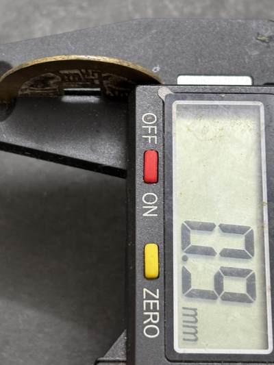 文馨钱币收藏第 302 场，国外回流老铜币，中东阿拉伯地区，拉美等国货币，30 号 1 号二连拍，长期接代拍业务，预计 4 月 4-5 号发货 传世黄亮康熙通宝宝泉大样，直径 28.2×0.9mm