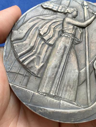 《竞宝斋》第485场 周日，周一，周二 3场连拍 （全场包邮）20级店铺 欢迎送拍 法国巴黎市马术协会超大银章，314g，89.5mm，边铭：野猪头+菱形argent