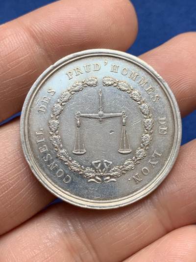 《竞宝斋》第485场 周日，周一，周二 3场连拍 （全场包邮）20级店铺 欢迎送拍 法国里昂工业法庭银质代币，14.85g，33.5mm，早期无边铭，边有轻磕