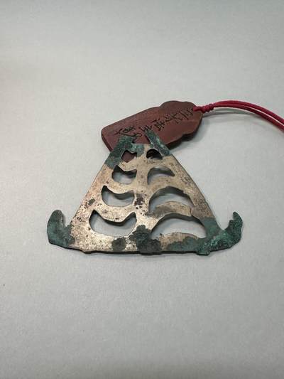 清-民国-建国｜老铜器专场.伍 宋辽金三角镂空纹青铜配饰残片