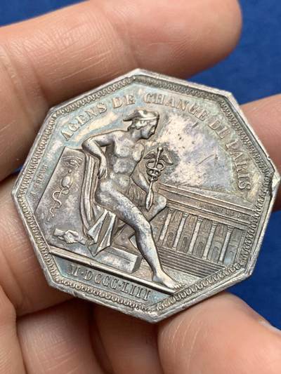 《竞宝斋》第485场 周日，周一，周二 3场连拍 （全场包邮）20级店铺 欢迎送拍 法国八角银章，拿破仑三世头像巴黎股票证券交易所，22.13g，36.3mm，手指边铭