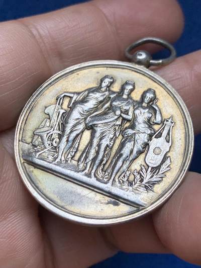 《竞宝斋》第485场 周日，周一，周二 3场连拍 （全场包邮）20级店铺 欢迎送拍 法国三女神音乐节纪念银章 16.6克 36.6mm