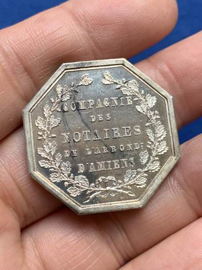 《竞宝斋》第485场 周日，周一，周二 3场连拍 （全场包邮）20级店铺 欢迎送拍 法国亚眠公证人协会八角银质代币，15.06g，31.5mm，丰饶角边铭