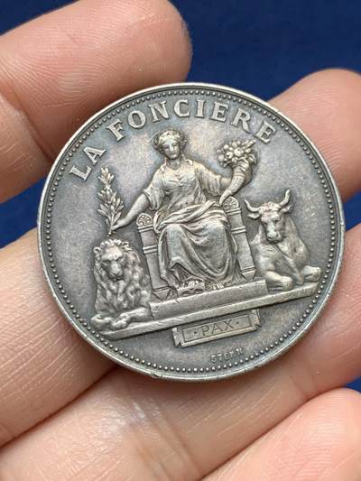 《竞宝斋》第485场 周日，周一，周二 3场连拍 （全场包邮）20级店铺 欢迎送拍 法国人寿保险公司纪念银章，22.15g，36.6mm，丰饶角银标。