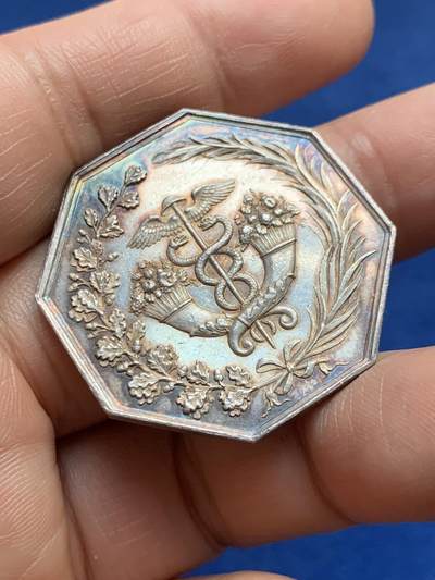 《竞宝斋》第485场 周日，周一，周二 3场连拍 （全场包邮）20级店铺 欢迎送拍 法国JETON银质八角，波尔多银行，直径34.6毫米，重19.11克，边铭：油灯