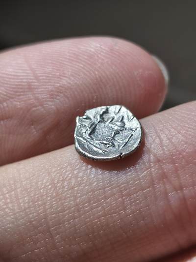 星盘世界钱币 5.2年度精品币大拍 一周年抽奖活动 少见极品！波西斯大流士二世奥波银币，公元前一世纪，祭司在左的稀少，这种现在仿品非常多，这枚非常开门，而且品相极好