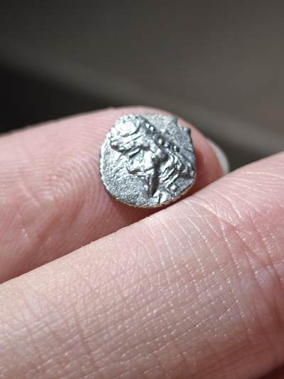 星盘世界钱币 5.2年度精品币大拍 一周年抽奖活动 少见极品！波西斯大流士二世奥波银币，公元前一世纪，祭司在左的稀少，这种现在仿品非常多，这枚非常开门，而且品相极好