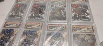 秋原瞳的小店第四十三期——年中大促！！！捡漏进货来！！！ 保粹卡德曼联名限定礼盒三国5虎8张评级卡，曹老板一次给你看三次