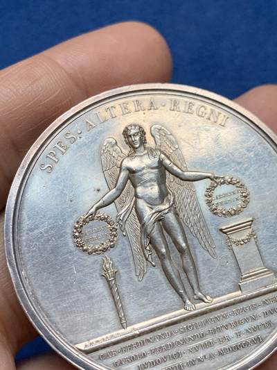 《竞宝斋》第485场 周日，周一，周二 3场连拍 （全场包邮）20级店铺 欢迎送拍 法国纪念贝里公爵（查理十世之子）与那不勒斯的玛丽-卡罗琳的婚礼银章，76.05g，49.5mm，1832年以前无边铭