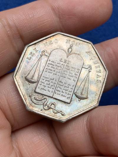 《竞宝斋》第485场 周日，周一，周二 3场连拍 （全场包邮）20级店铺 欢迎送拍 法国八角银章，皮蒂维耶斯公证人，16.02g，30.7mm，蜜蜂边铭