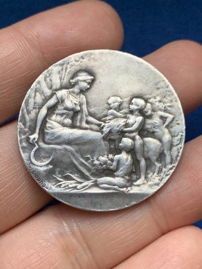 《竞宝斋》第485场 周日，周一，周二 3场连拍 （全场包邮）20级店铺 欢迎送拍 法国农业协会农业女神与小天使银章 21.25克 35.8mm 丰饶角1银标