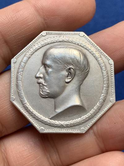 《竞宝斋》第485场 周日，周一，周二 3场连拍 （全场包邮）20级店铺 欢迎送拍 法国八角银章，法属印度支那、霍姆贝格和法国殖民地金融协会，奥克塔夫·霍姆伯格头像，印度支那银行行长，22.94g，36.3mm，丰饶角1argent边铭