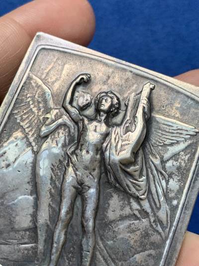 《竞宝斋》第485场 周日，周一，周二 3场连拍 （全场包邮）20级店铺 欢迎送拍 法国新艺术风格音乐主题银章，90.75g，62.8*47.2mm，丰饶角1银标，少见银章。