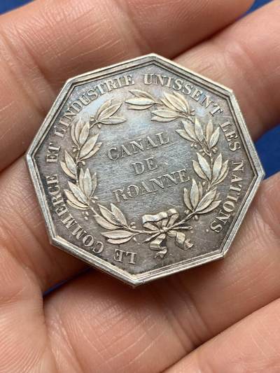 《竞宝斋》第485场 周日，周一，周二 3场连拍 （全场包邮）20级店铺 欢迎送拍 法国-瑞士 Bovy罗阿纳运河八角银质代币，16.89g，32.1mm，无边铭