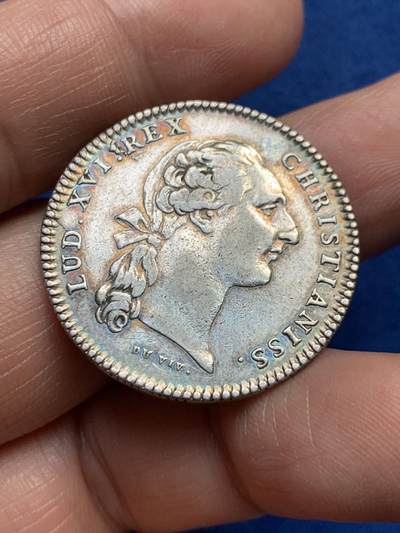 《竞宝斋》第485场 周日，周一，周二 3场连拍 （全场包邮）20级店铺 欢迎送拍 法国路易十六头像皇家外科学院银质代币，9.70g，30.3mm