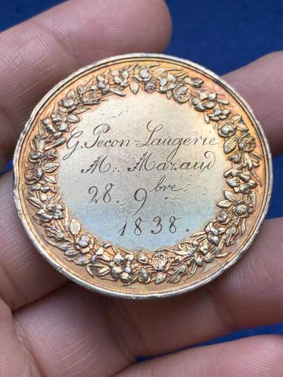 《竞宝斋》第485场 周日，周一，周二 3场连拍 （全场包邮）20级店铺 欢迎送拍 法国1838年婚礼镀金纪念银章，32g，41.3mm，油灯银标。