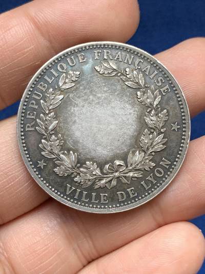 《竞宝斋》第485场 周日，周一，周二 3场连拍 （全场包邮）20级店铺 欢迎送拍 法国里昂世博会银质代币，22.55g，37.5mm，蜜蜂边铭