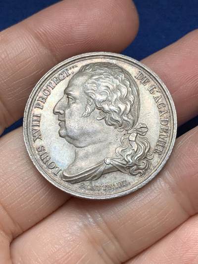 《竞宝斋》第485场 周日，周一，周二 3场连拍 （全场包邮）20级店铺 欢迎送拍 法国路易十八头像皇家学院银质代币，14.3g，32.5mm，早期无边铭