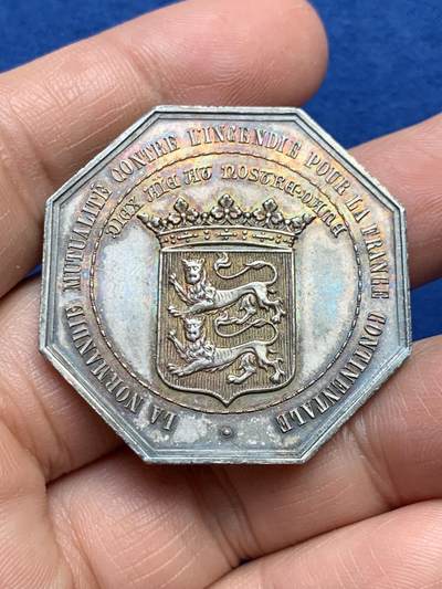 《竞宝斋》第485场 周日，周一，周二 3场连拍 （全场包邮）20级店铺 欢迎送拍 法国JETON银质八角，诺曼底火灾保险公司，大版，直径38毫米，重25.08克，边铭：蜜蜂