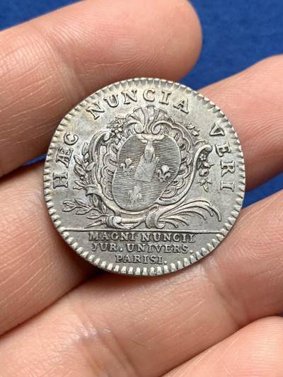 《竞宝斋》第485场 周日，周一，周二 3场连拍 （全场包邮）20级店铺 欢迎送拍 法国巴黎大学银质代币，查理大帝像，7.09g，28.2mm