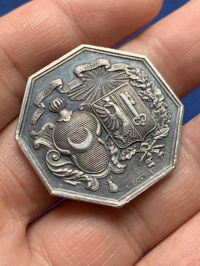 《竞宝斋》第485场 周日，周一，周二 3场连拍 （全场包邮）20级店铺 欢迎送拍 法国-瑞士 Bovy罗阿纳运河八角银质代币，16.89g，32.1mm，无边铭