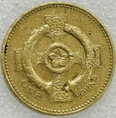 文馨钱币收藏第 302 场，国外回流老铜币，中东阿拉伯地区，拉美等国货币，30 号 1 号二连拍，长期接代拍业务，预计 4 月 4-5 号发货 2001 年英国凯尔特十字 1磅纪念币