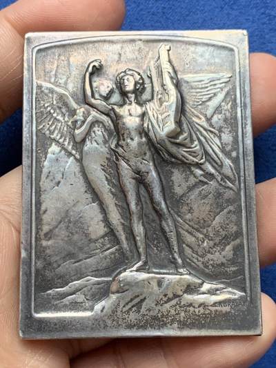 《竞宝斋》第485场 周日，周一，周二 3场连拍 （全场包邮）20级店铺 欢迎送拍 法国新艺术风格音乐主题银章，90.75g，62.8*47.2mm，丰饶角1银标，少见银章。