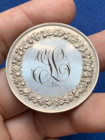 《竞宝斋》第485场 周日，周一，周二 3场连拍 （全场包邮）20级店铺 欢迎送拍 法国婚姻与爱情纪念银章，24.75g，38.8mm，手指边铭