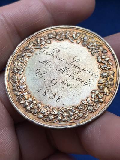 《竞宝斋》第485场 周日，周一，周二 3场连拍 （全场包邮）20级店铺 欢迎送拍 法国1838年婚礼镀金纪念银章，32g，41.3mm，油灯银标。