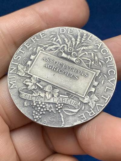 《竞宝斋》第485场 周日，周一，周二 3场连拍 （全场包邮）20级店铺 欢迎送拍 法国A.Dubois 农业协会银章，35.6g，40.3mm，丰饶角1argent边铭