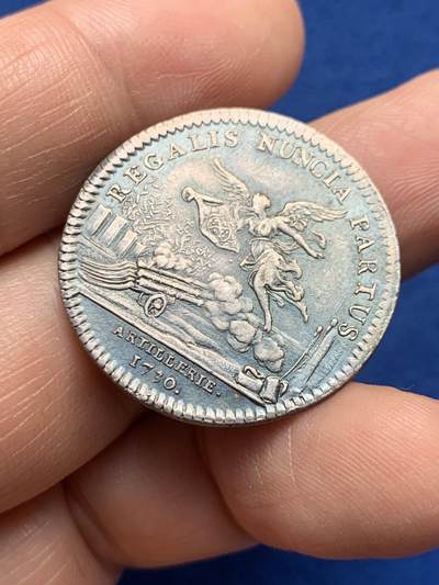 《竞宝斋》第485场 周日，周一，周二 3场连拍 （全场包邮）20级店铺 欢迎送拍 法国  皇家陆军炮兵银质代币 7.45g，29.2mm 铸造时间不确定 材质保证