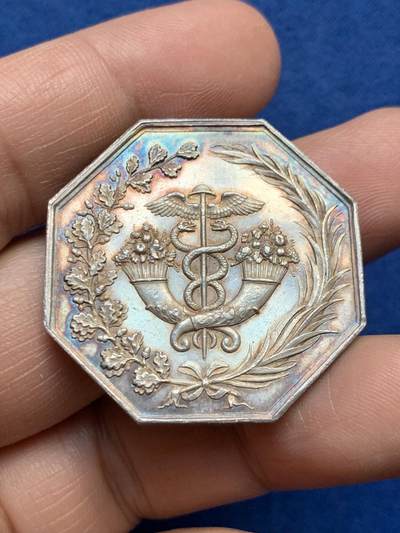 《竞宝斋》第485场 周日，周一，周二 3场连拍 （全场包邮）20级店铺 欢迎送拍 法国JETON银质八角，波尔多银行，直径34.6毫米，重19.11克，边铭：油灯