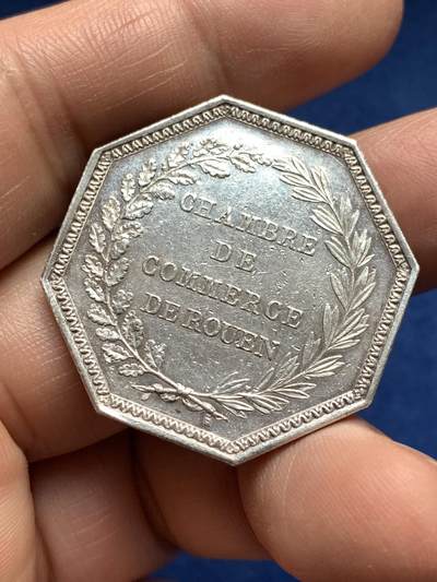 《竞宝斋》第485场 周日，周一，周二 3场连拍 （全场包邮）20级店铺 欢迎送拍 法国诺曼底鲁昂商会八角银质代币，17.37g，33.2mm，早期无边铭