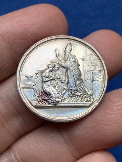 《竞宝斋》第485场 周日，周一，周二 3场连拍 （全场包邮）20级店铺 欢迎送拍 法国婚姻与爱情纪念银章，9.95g，27.3mm，手指边铭