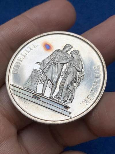 《竞宝斋》第485场 周日，周一，周二 3场连拍 （全场包邮）20级店铺 欢迎送拍 法国婚姻与爱情纪念银章，25.22g，39.1mm，蜜蜂边铭