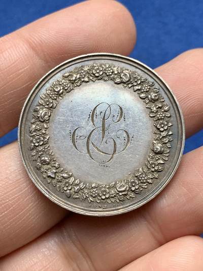 《竞宝斋》第485场 周日，周一，周二 3场连拍 （全场包邮）20级店铺 欢迎送拍 法国结婚纪念银章，18.13g，33.8mm，早期无边铭