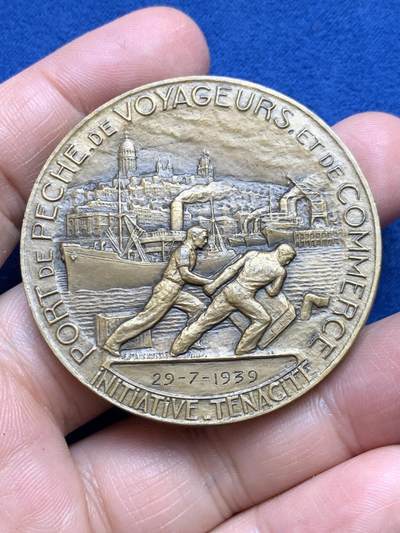 《竞宝斋》第485场 周日，周一，周二 3场连拍 （全场包邮）20级店铺 欢迎送拍 法国布洛涅尘世旅游商贸渔港成立纪念铜章 70.6克 49.6mm 丰饶角铜标边铭