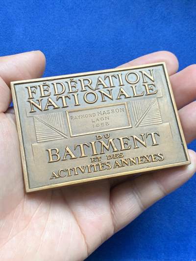 《竞宝斋》第485场 周日，周一，周二 3场连拍 （全场包邮）20级店铺 欢迎送拍 法国国家建筑联合会铜章，带原盒，199.8g，56*81mm，丰饶角边铭