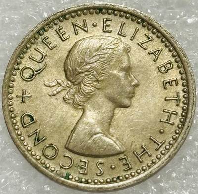 文馨钱币收藏第 302 场，国外回流老铜币，中东阿拉伯地区，拉美等国货币，30 号 1 号二连拍，长期接代拍业务，预计 4 月 4-5 号发货 好品 1957 年英属新西兰 3 便士