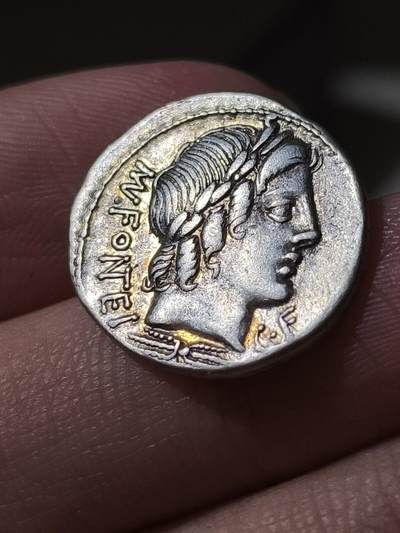 星盘世界钱币 5.2年度精品币大拍 一周年抽奖活动 极美品！罗马共和国小爱神银币 古币精品罗马共和国丘比特第纳尔银币，公元前85年铸造，打制清晰完美，正面阿波罗背面是小爱神骑羊，非常可爱的一枚，这个品种的难度在于头发丝的保存和人脸艺术性，这一枚的艺术性还不错，在罗共里面算很上乘的了