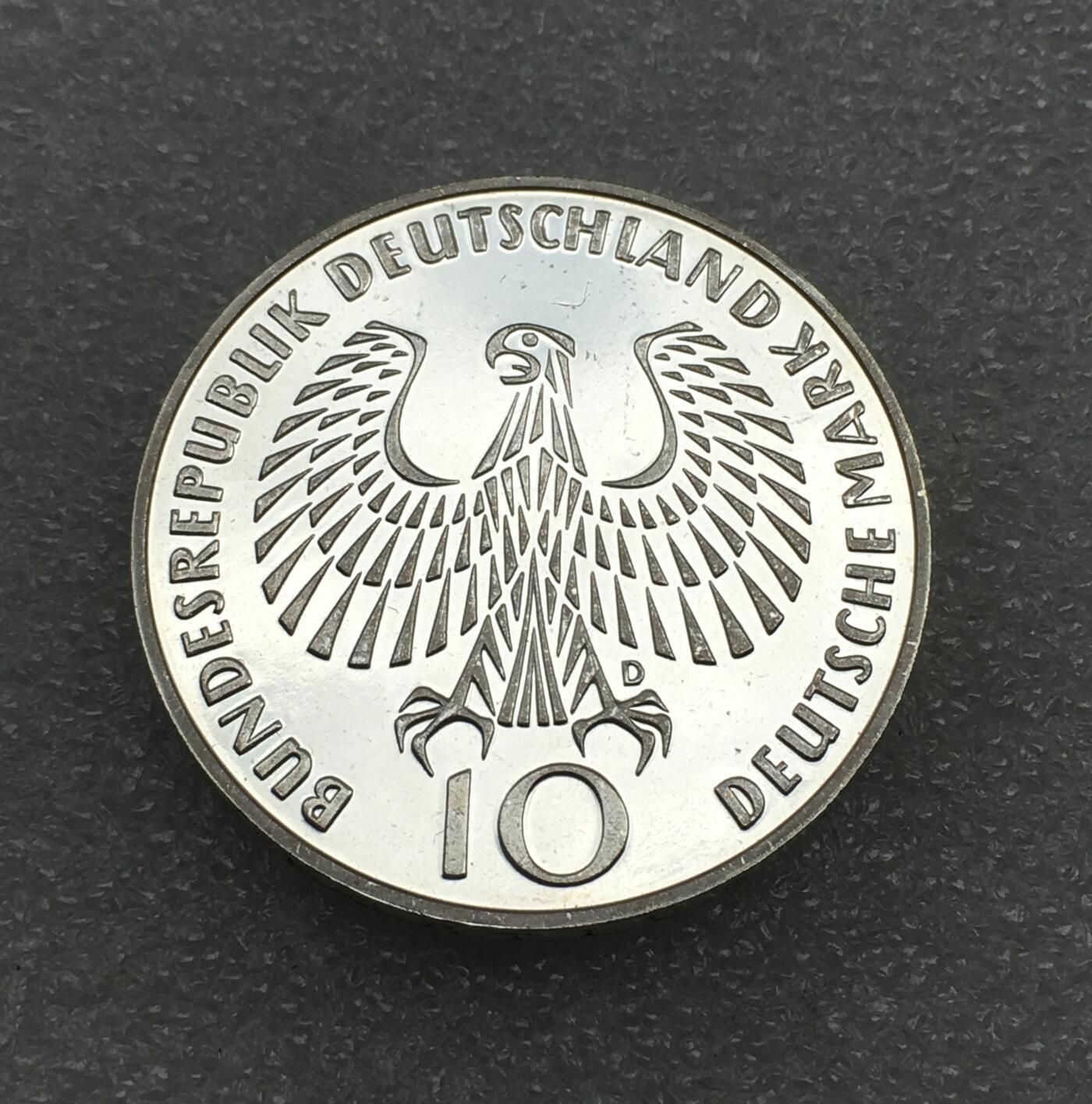 世界钱币专场拍卖 每周二开拍